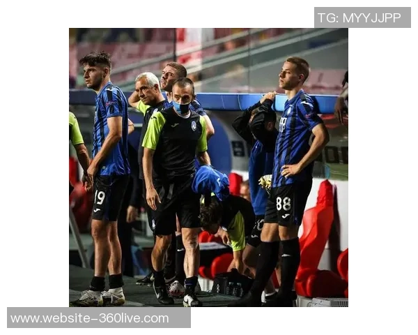 哈维西蒙斯的崛起与未来展望：年轻球员如何在足球界书写传奇